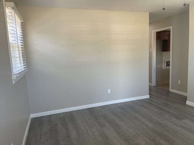 Photo - 1706 E 2nd St