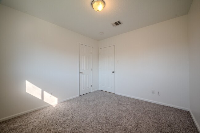 Photo - 1102 Crosby Dayton Rd