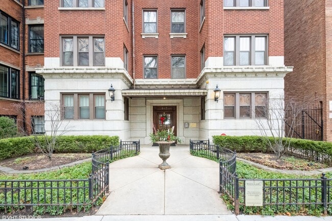 Photo - 647 W Sheridan Rd Unidad 1E