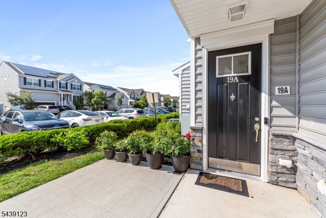Photo - 19 Tippet St