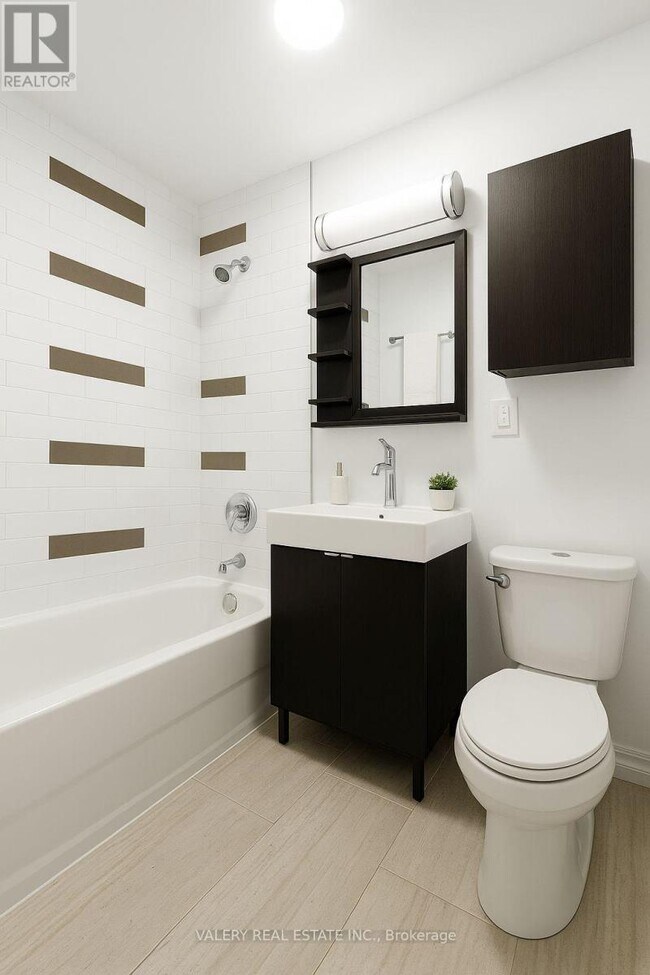 Photo - 107 Redpath Ave Unité 8