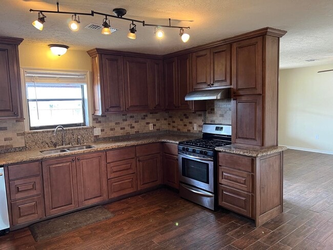 Photo - 918 Fairway Dr