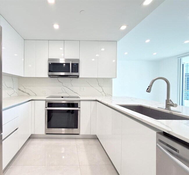 Photo - 1300 Brickell Bay Dr Unit 3100