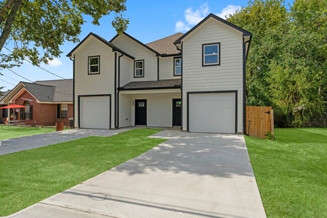 Photo - 8205 Carver Rd