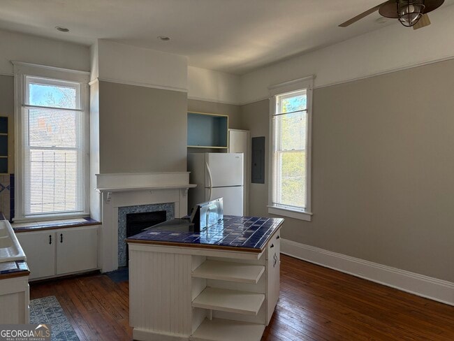 Building Photo - 836 E Henry St Unit C