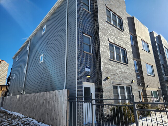 Photo - 4051 S Prairie Ave Unit 1