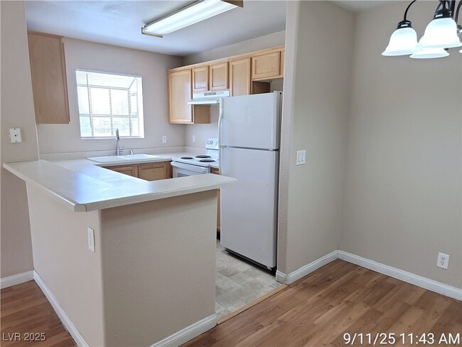 Building Photo - 2984 Juniper Hills Blvd Unit 201