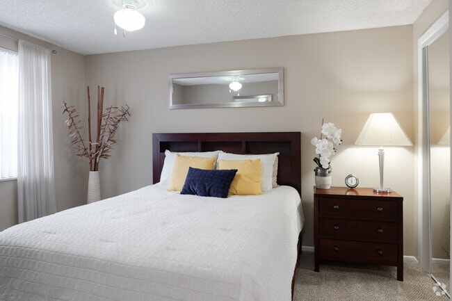 1BR, 1BA - 488SF - Carlisle on the Park Apartments