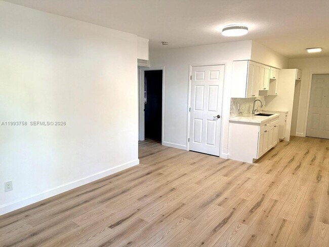 Photo - 640 SW 5th St Unidad 1