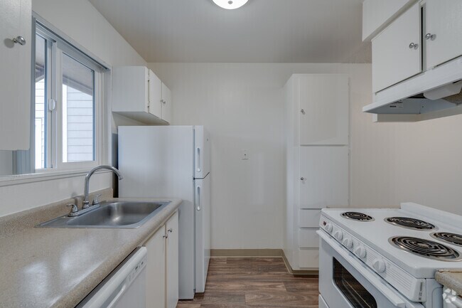 2BR, 1BA - 900SF - Kitchen