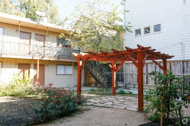 Courtyard 2 - West Main Garden
