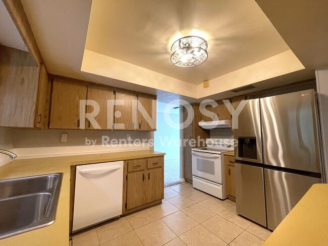 Photo - 802 Embassy Rd