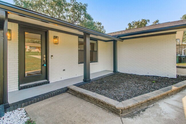 Photo - Beautifully updated lakefront home!