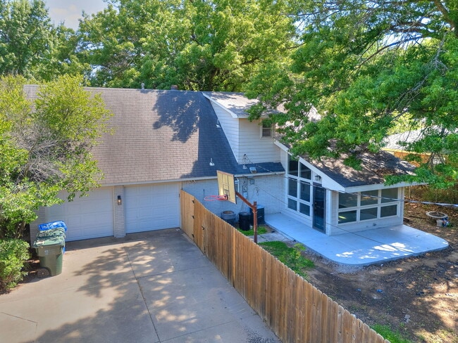 Photo - 1801 Aladdin St
