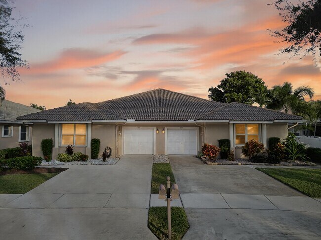 Photo - 233 W Coral Trace Cir