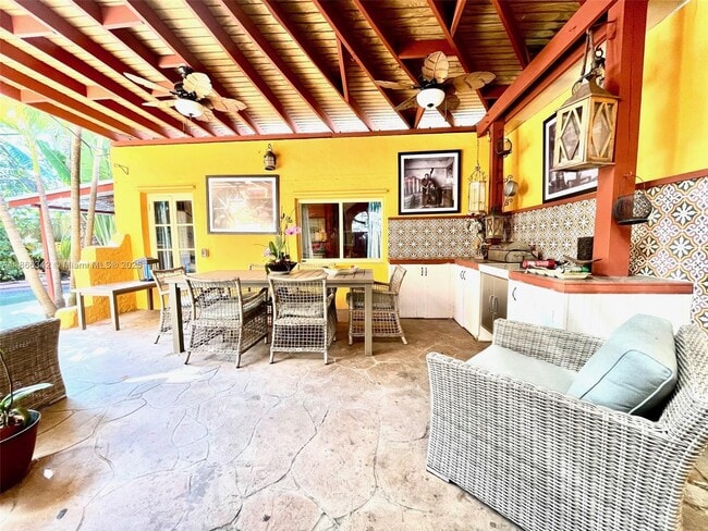 Photo - 168 NE 44th St