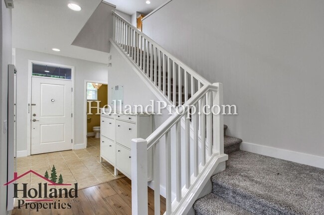 Photo - Beautiful 3-Bedroom Home with Covered Patio & Fenced Yard