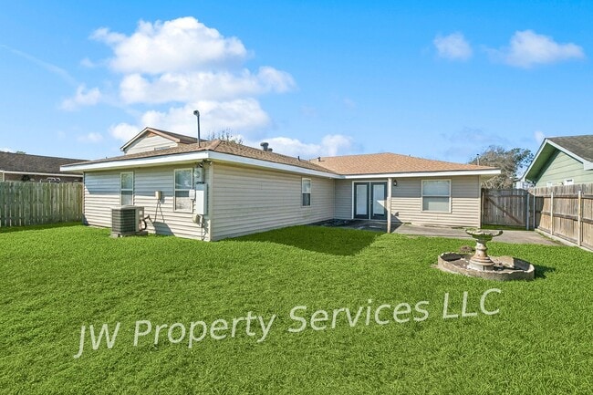 Photo - Modern & Spacious 4-Bedroom Home in Gretna