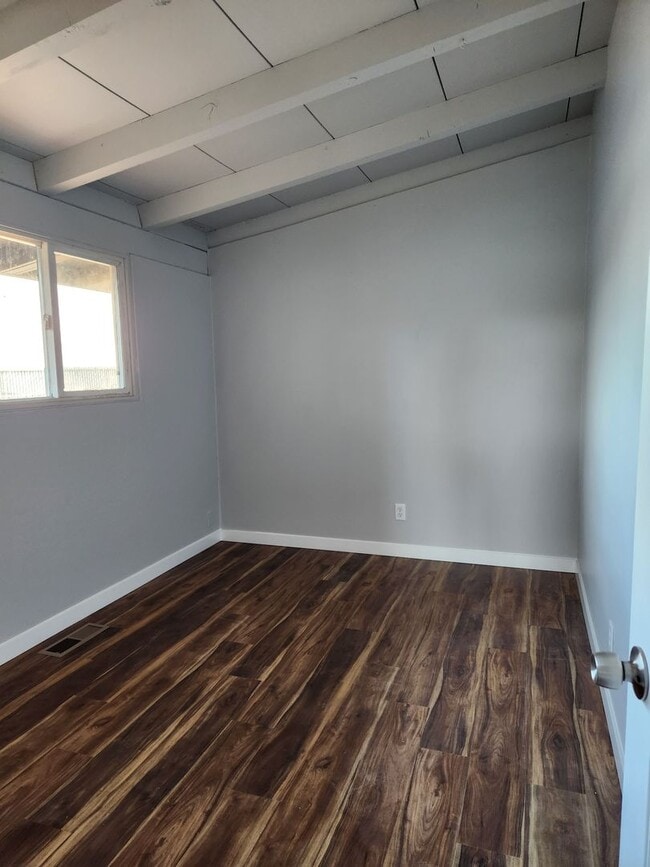 Newly Renovated 3 Bedroom House with a Car... House Rental in Albany