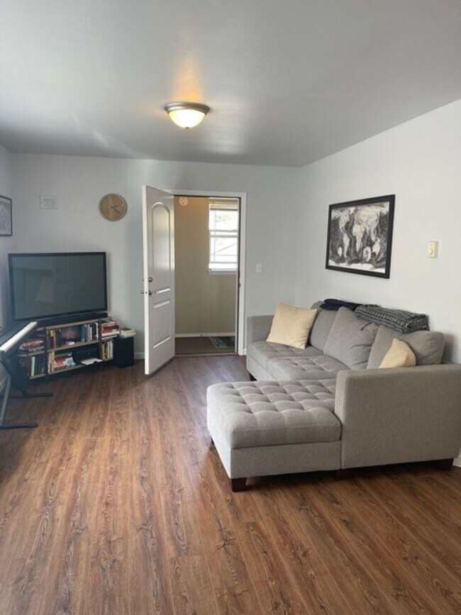 Photo - 1637 NW 4th St Unidad #2