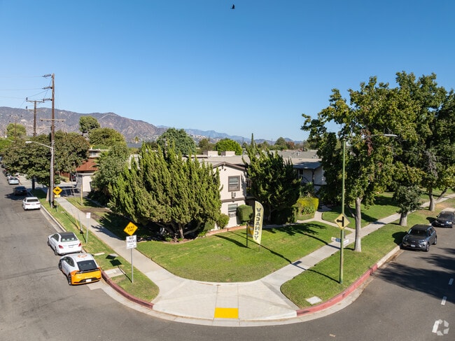 1851 Riverside Dr Glendale, CA 91201