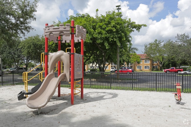 ¡Área de juegos para niños - Pembroke Park Apartments