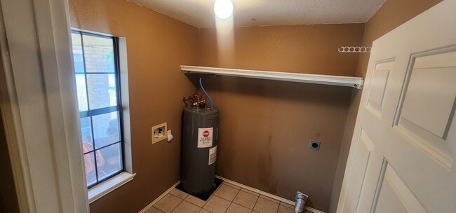 Building Photo - 807 Sabinas St Rental