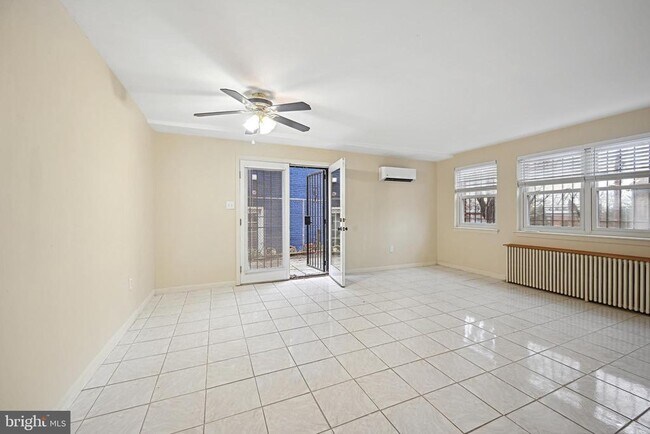 Photo - 224 Webster St NE