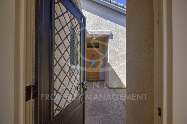 Photo - 400 Lilypond Ln