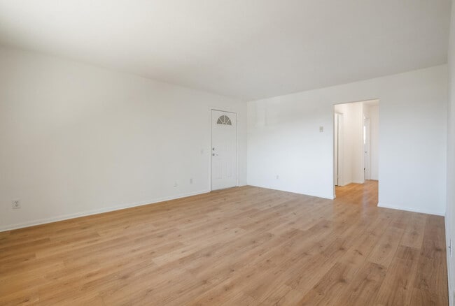 Building Photo - 1420 Hilltop Dr Unit 404 Rental