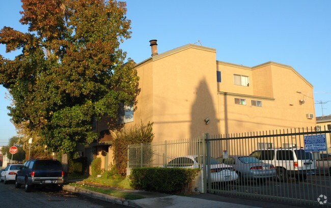 Fotografía del edificio - 5708 Tujunga Ave