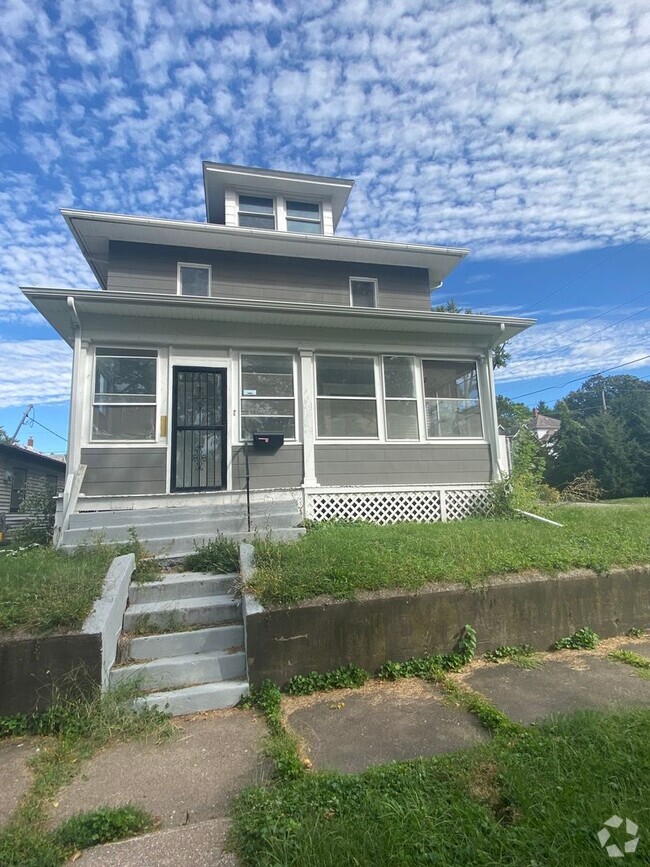 Building Photo - 3 bedroom 1 1/2 bath home in Rock Island