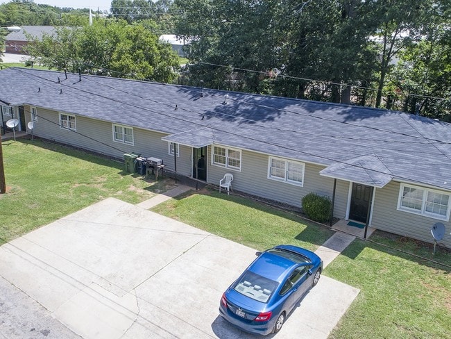 Quadraplex on Pearl St. - 905-923 Cleveland St