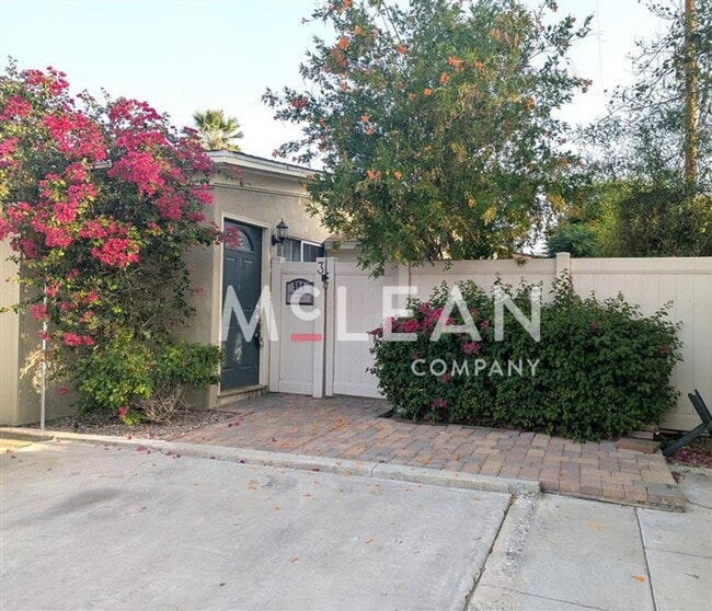 Building Photo - Calle Abronia Unit 03