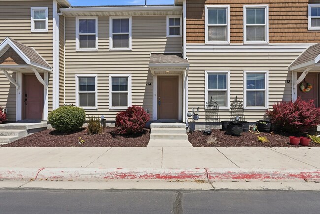 Photo - 174 Finlay Dr