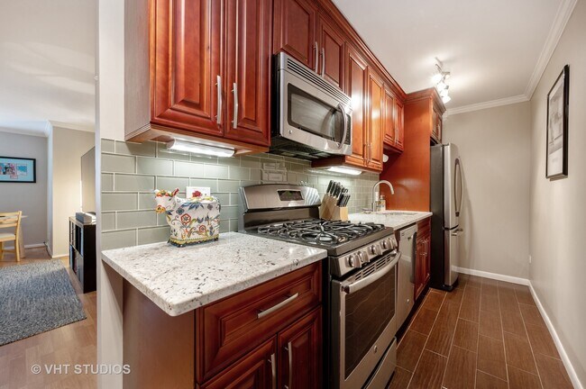 Photo - 435 W Oakdale Ave