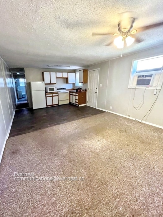 Photo - 835 Clark St