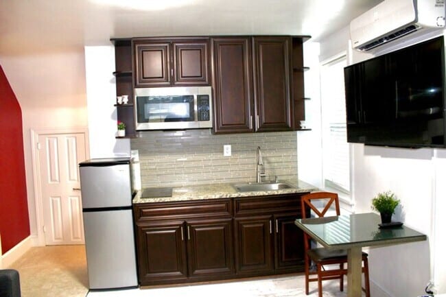 Building Photo - Fully-furnished, utilities included, 1 bed... Unit 3802 Ironbound Rd Rental