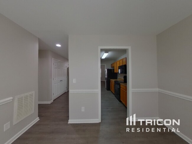 Photo - 1392 Zered Pl NW