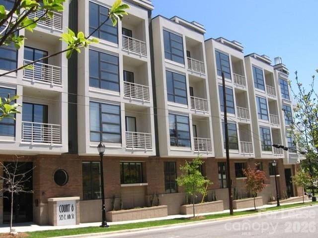 Building Photo - 525 E 6th St Unit 301