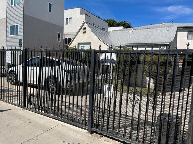 11433 Hatteras St Unidad D