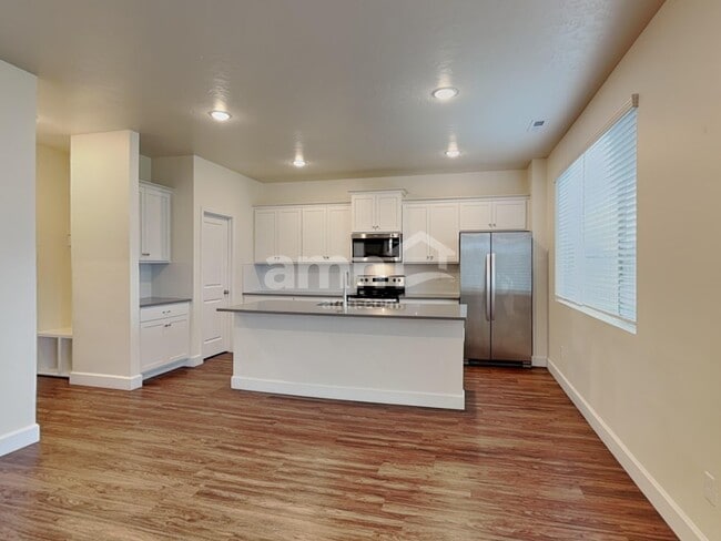 Photo - 954 N Barkvine Ave