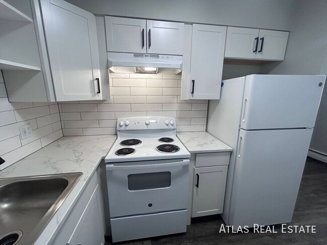 Building Photo - 551 S Fairfax St Unit 104