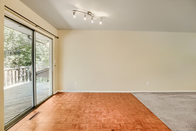 Photo - 104 East St