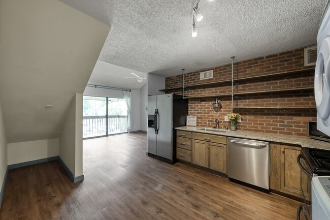 Building Photo - 12900 Walden Rd Unit 216B