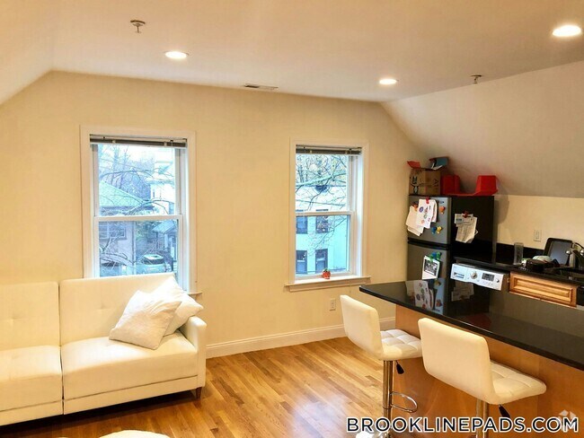 Building Photo - 172 Fuller St Unit 3 Rental