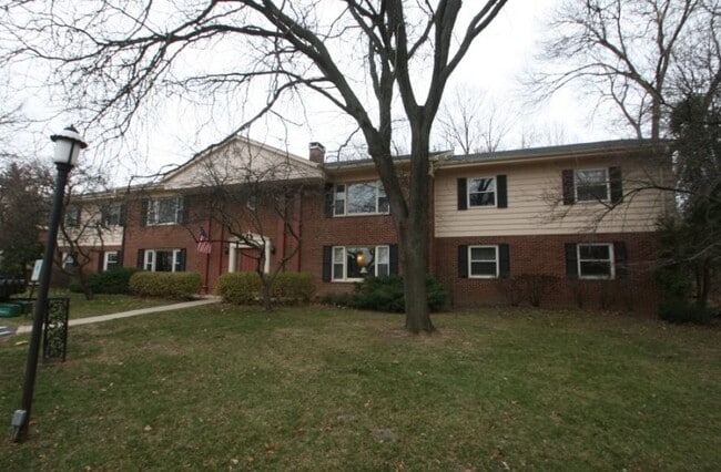 Photo - 13360 W Bluemound Rd Unidad 2
