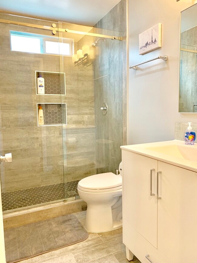 Building Photo - 1798 Starlite Dr Unit Room B