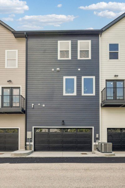Photo - 6124 Robertson Ave