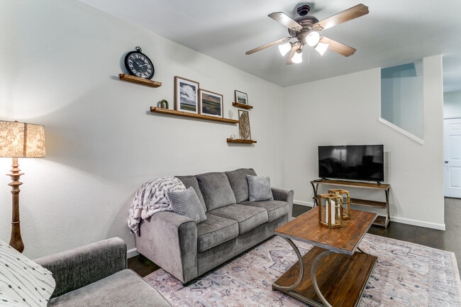 Photo - 180 Leonard St